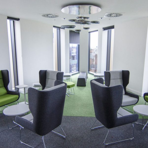 TIC_STRATHCLYDEUNI_HUSHBSL_CHR_GREEN_TRA600D_WH_HSH2SFBSL_HR-1920x980