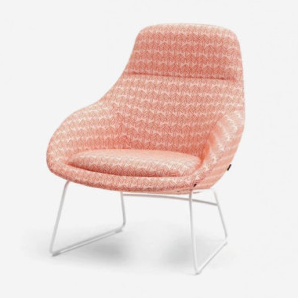 always-lounge-chair-sled-base-3qtr-2-580x380-1