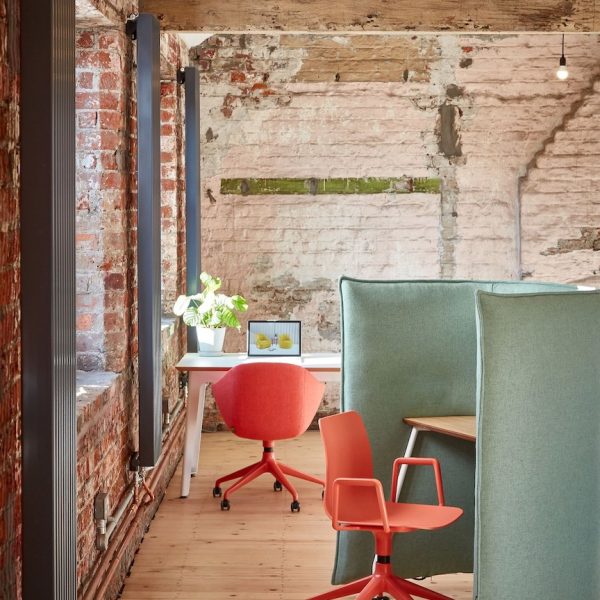 ig_prd_ovw_polly_chair_01.jpg.rendition.1152.1152