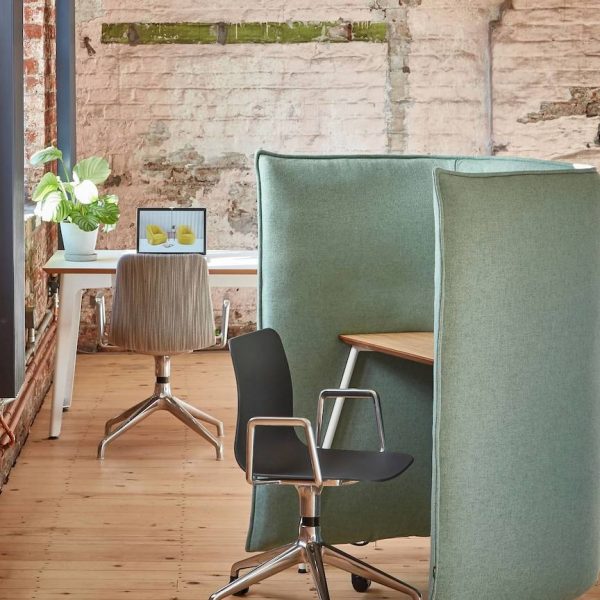 ig_prd_ovw_viv_chair_02.jpg.rendition.1152.1152